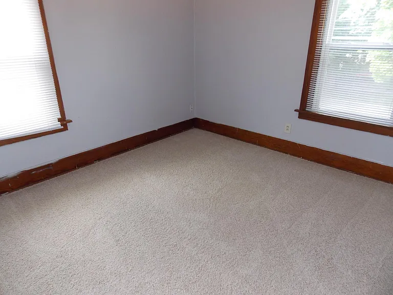 305 Smith Ave — Photo 16