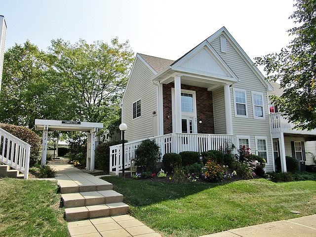 1st image of 401 E Victoria Cir