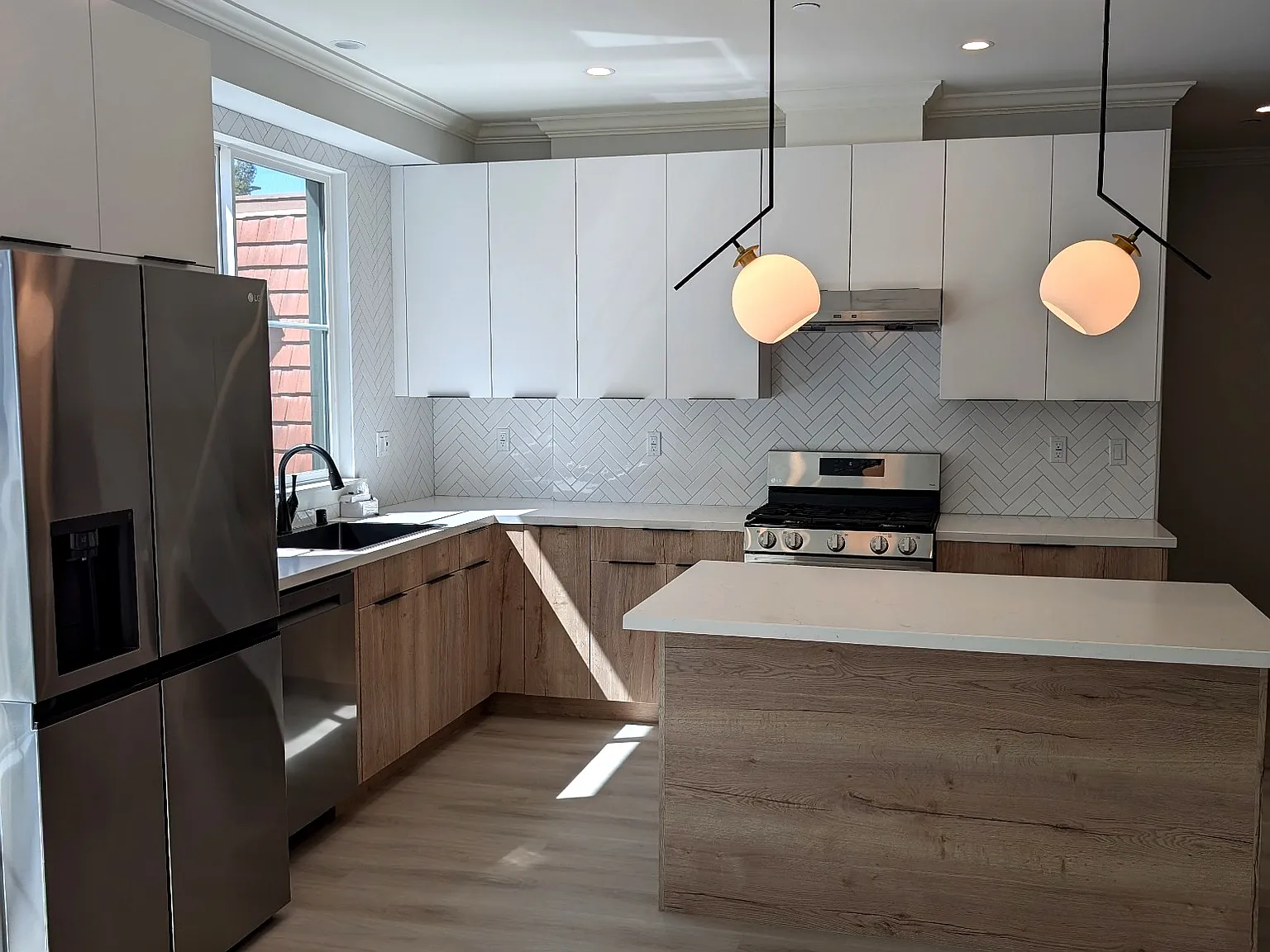 3 bed, 1664 sqft, $4,900 — Photo 4
