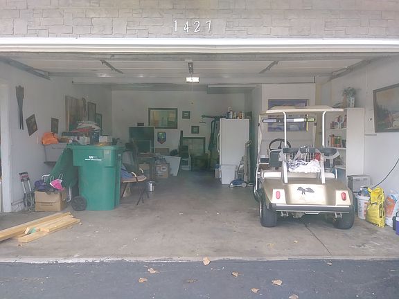 2 CAR GARAGE