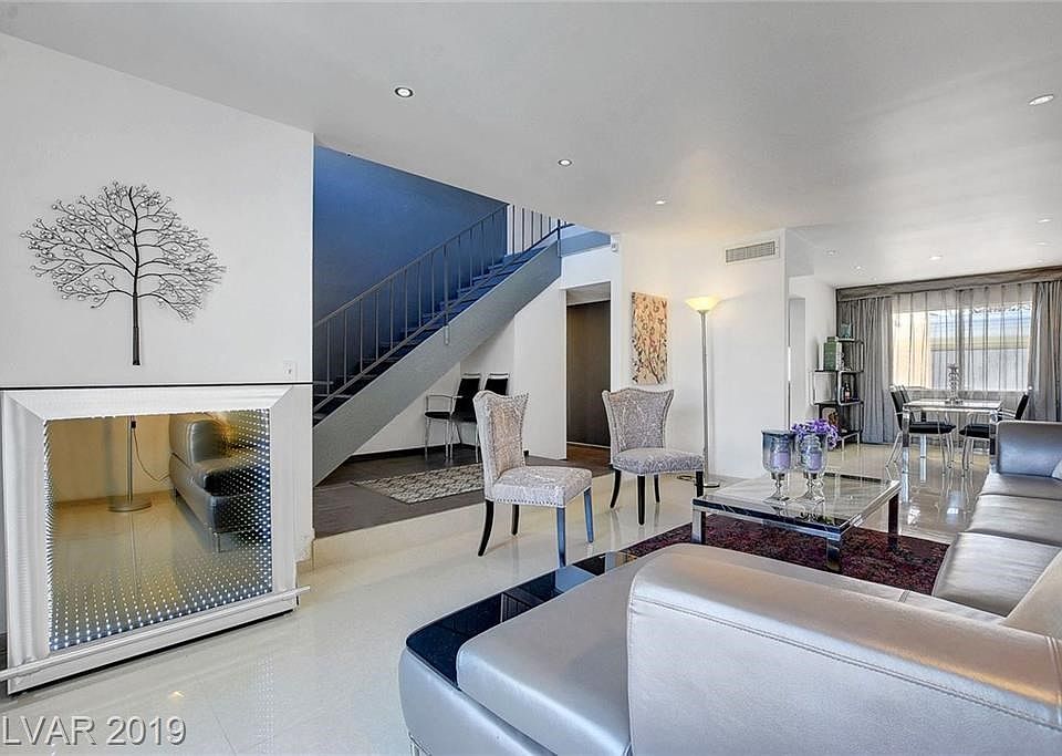 1st image of 6833 Grandola Dr
