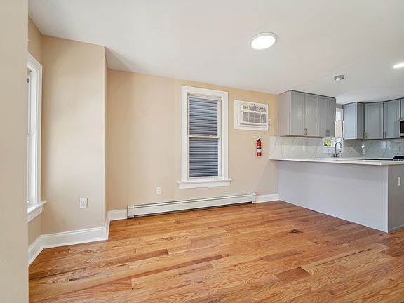 2nd image of 206 Forest St