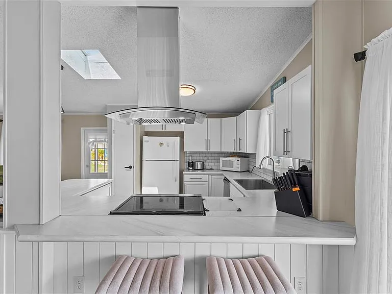 611 La Jolla Cir — Photo 6