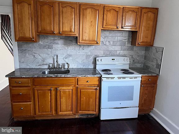 3rd image of 529 Bridgeboro St