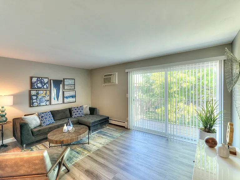 Eagle Creek Apartments — Photo 36