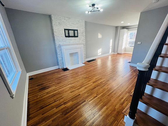 2nd image of 1293 Thornwood Pl #1293