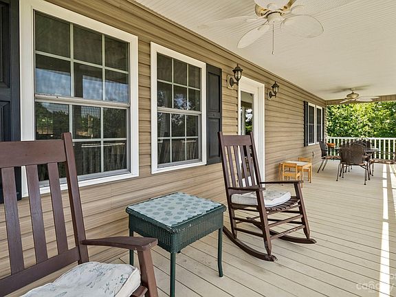 4th image of 22 Autumn View Dr