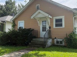 1357 Hinkley Ave NW, Cedar Rapids, IA 52405