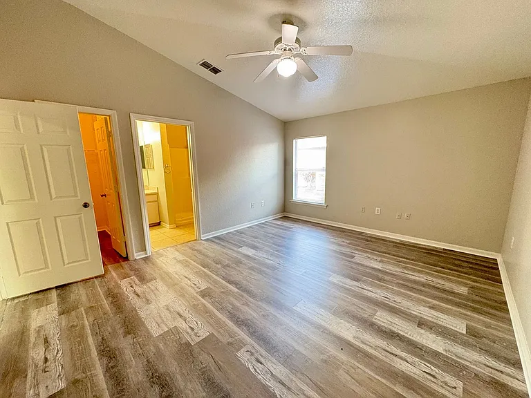 609 Tamarin Ln — Photo 14