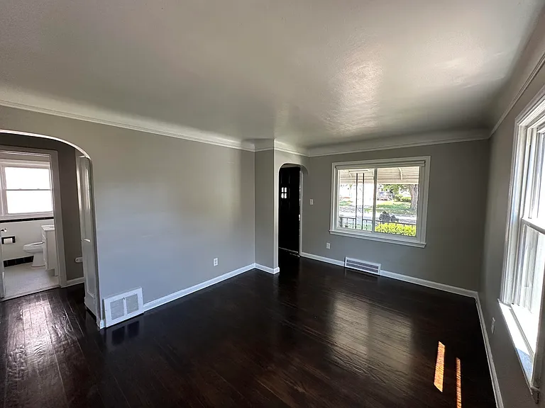 19154 Washtenaw St — Photo 5