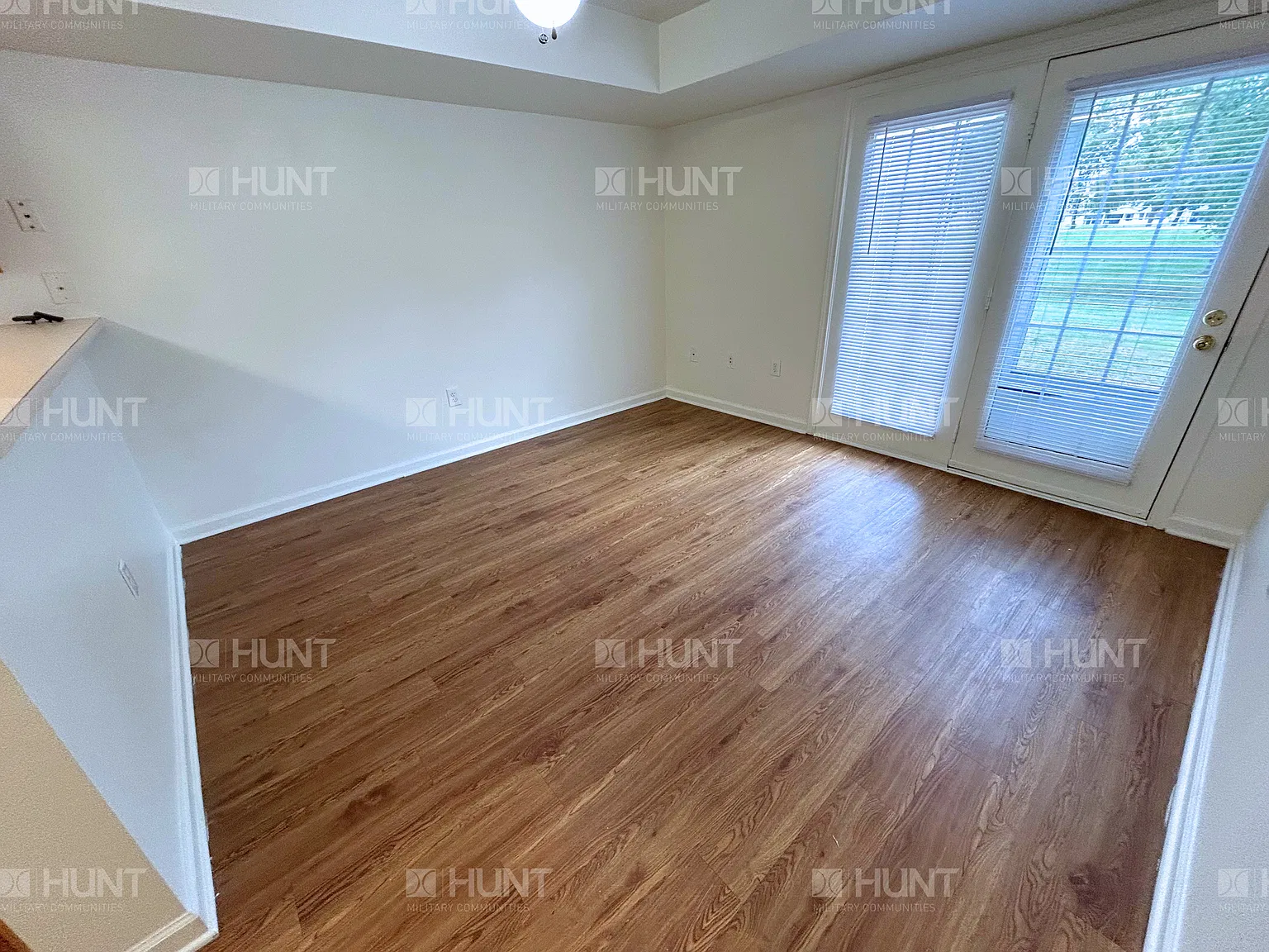 4 bed, 2.5 bath, 1950 sqft, $1,900 — Photo 4
