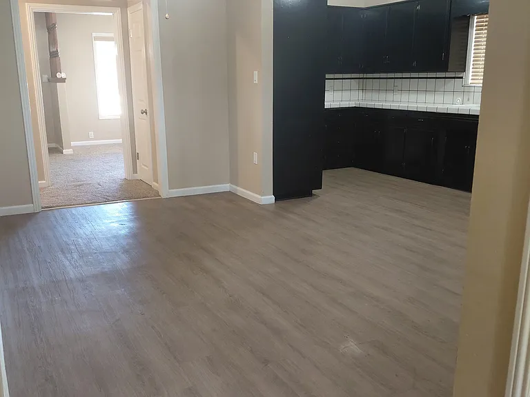 551 Auburn St — Photo 13