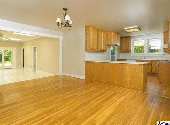 3rd image of 4433 Oakwood Ave