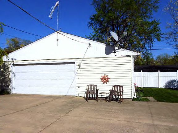 2nd image of 1631 N Gilbert St
