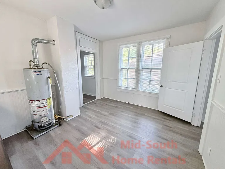 331 W Dison Ave — Photo 9