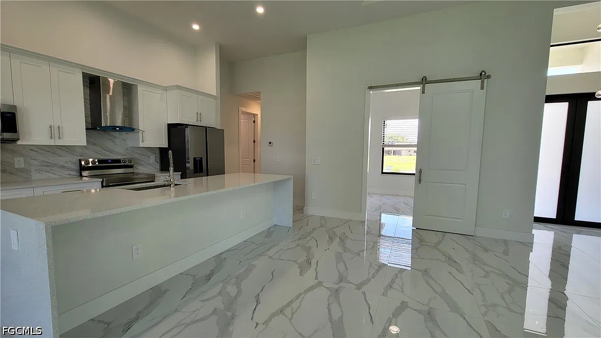 3 bed, 2.0 bath, 1886 sqft, $3,000 — Photo 4