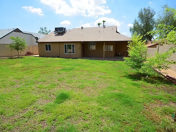 3rd image of 934 E Wickieup Ln