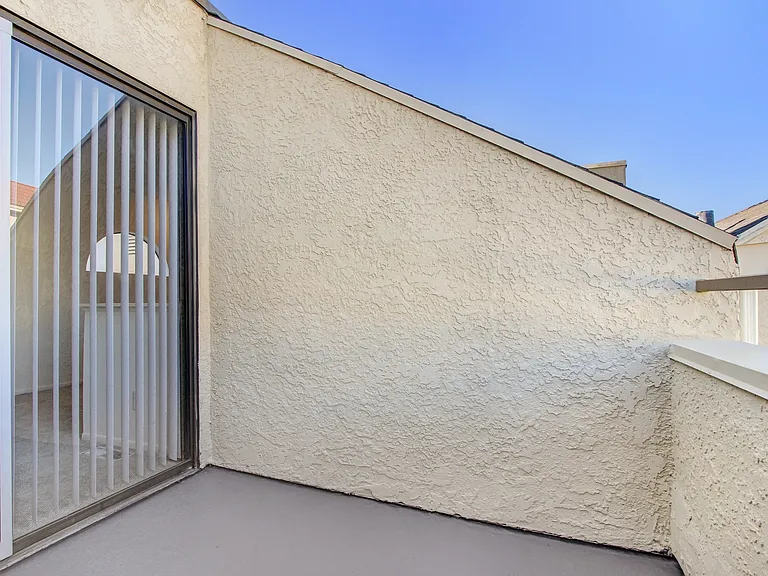 11325 Morrison St — Photo 92