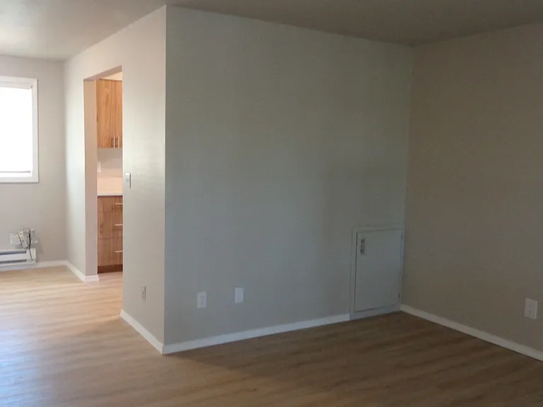 6321 Broadway #UPPER — Photo 2