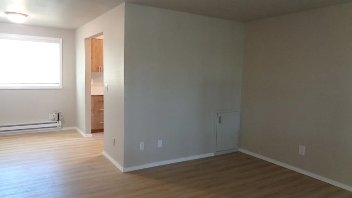 Building Photo - 6321 Broadway #UPPER