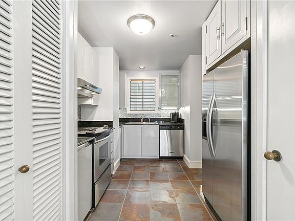 4th image of 700 S Peters St APT 304