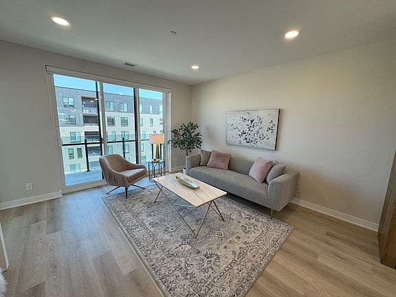5th image of 4030 University Ave NW #D
