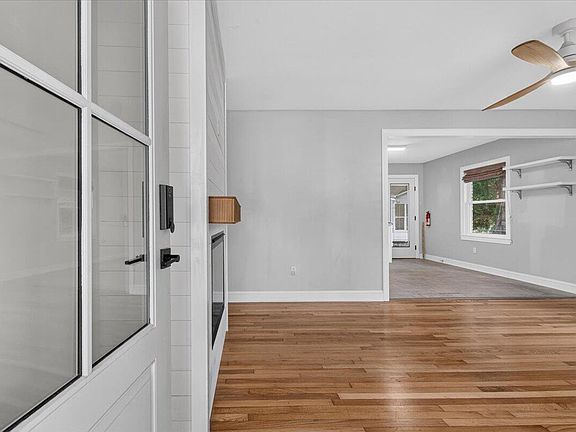 5th image of 1060 Pauline Ave