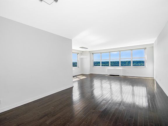 4th image of 555 Kappock St APT 24L