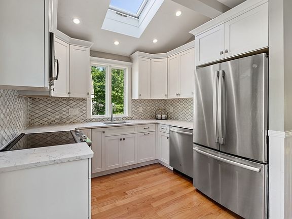 3rd image of 11 Westland Ave