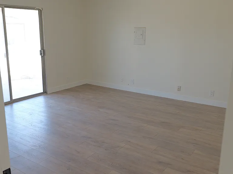 20997 Pine Ridge Ave #2 — Photo 25