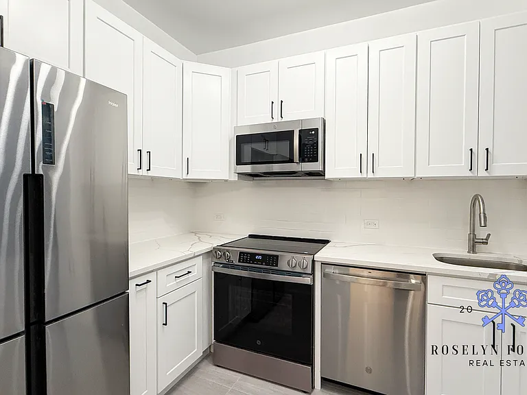 312 W 20th St #1D — Photo 6