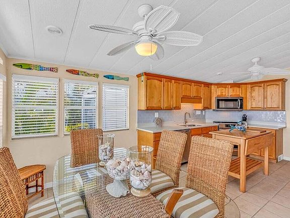 5th image of 701 Spanish Main Dr #415