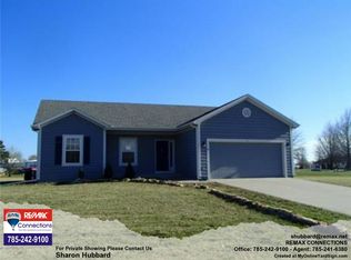 11 Lakeridge Rd, Garnett, KS 66032