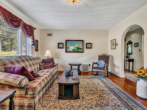 5th image of 3918 Hawley Dr