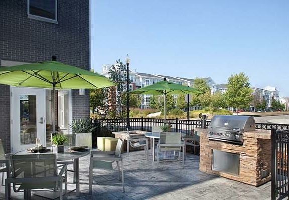 3rd image of 75 Parkview St APT 105