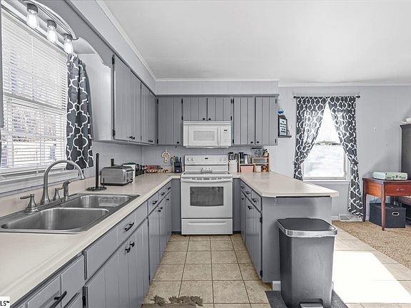 4th image of 303 Bushy Creek Rd