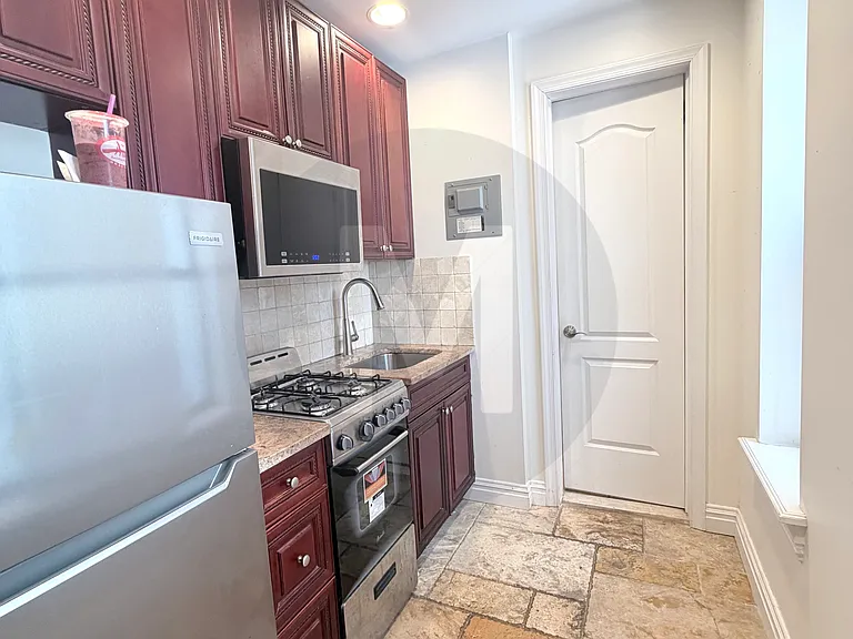314 E 62nd St #4 — Photo 4