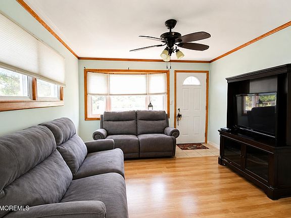 4th image of 1333 3rd Avenue