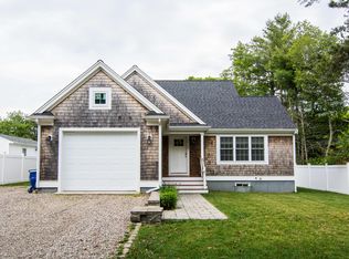 26 Pershing Dr, Falmouth, MA 02536