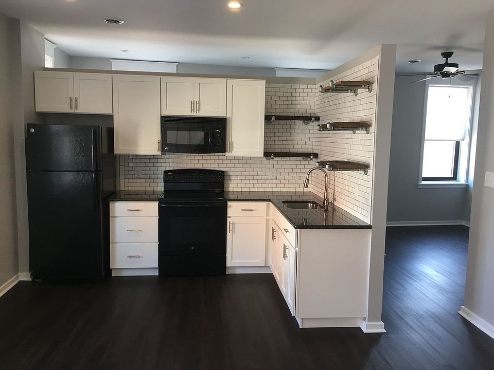 1st image of 200 Bridge St APT 3