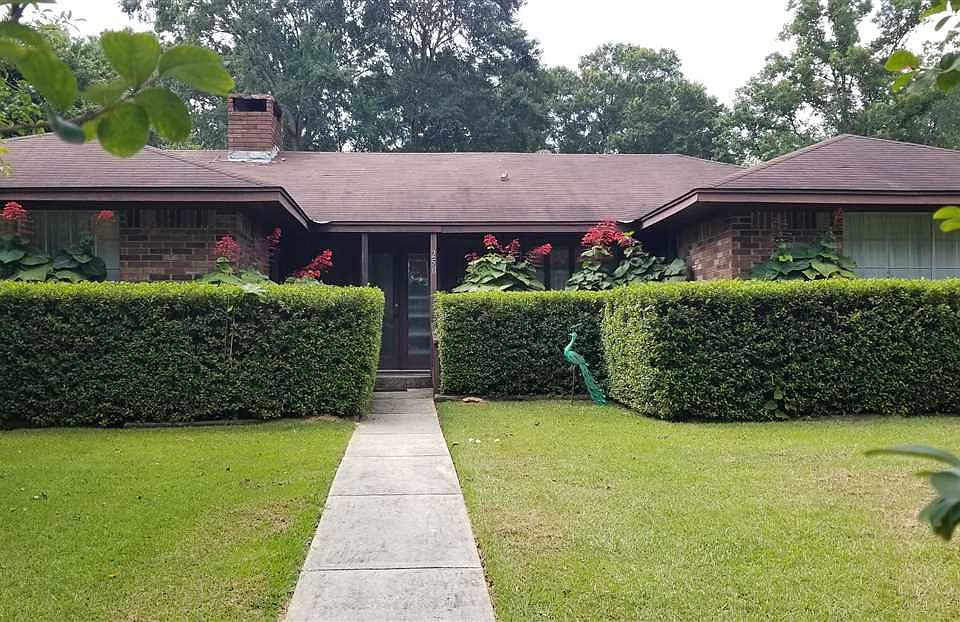 1st image of 250 Emerald Dr