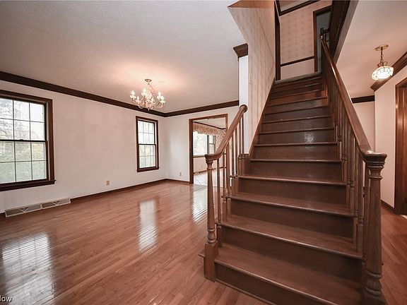 4th image of 2041 W 130th St