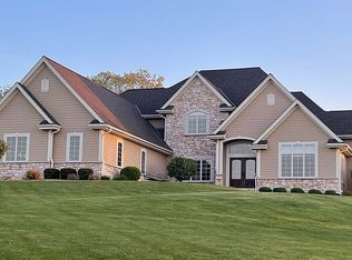 3125 S Meadow Creek Ct, New Berlin, WI 53146