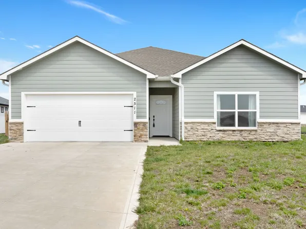 2511 Pintail Cir, Junction City, KS 66441