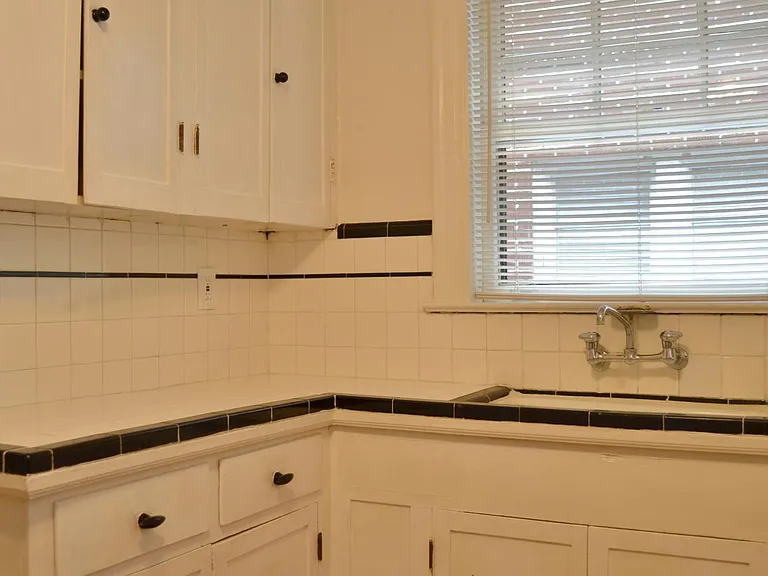 2559 Dellwood Ave — Photo 14