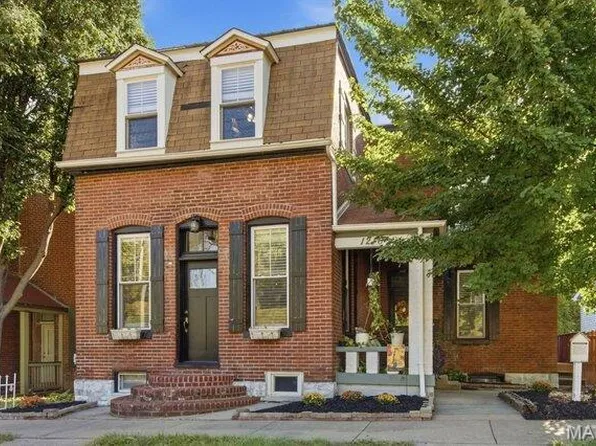 1216 N 5th St, Saint Charles, MO 63301