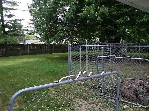 5th image of 110 Southlawn Dr