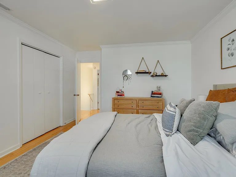 114 Brattlesboro Dr — Photo 26