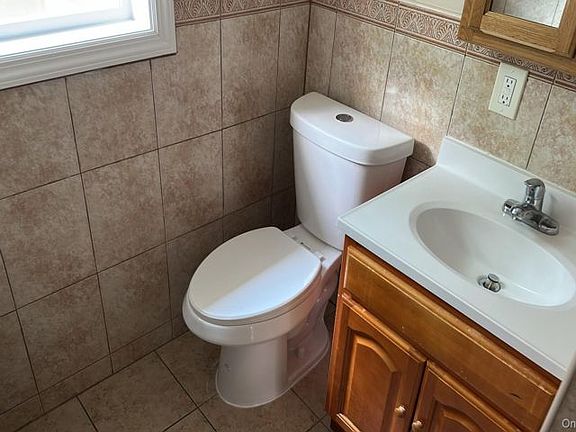 5th image of 28 Stowe Pl
