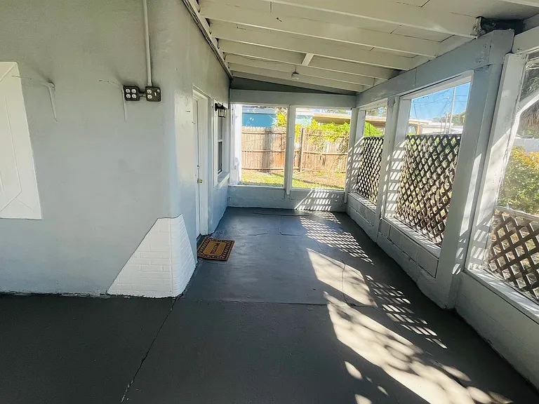 920 E Seneca Ave — Photo 5